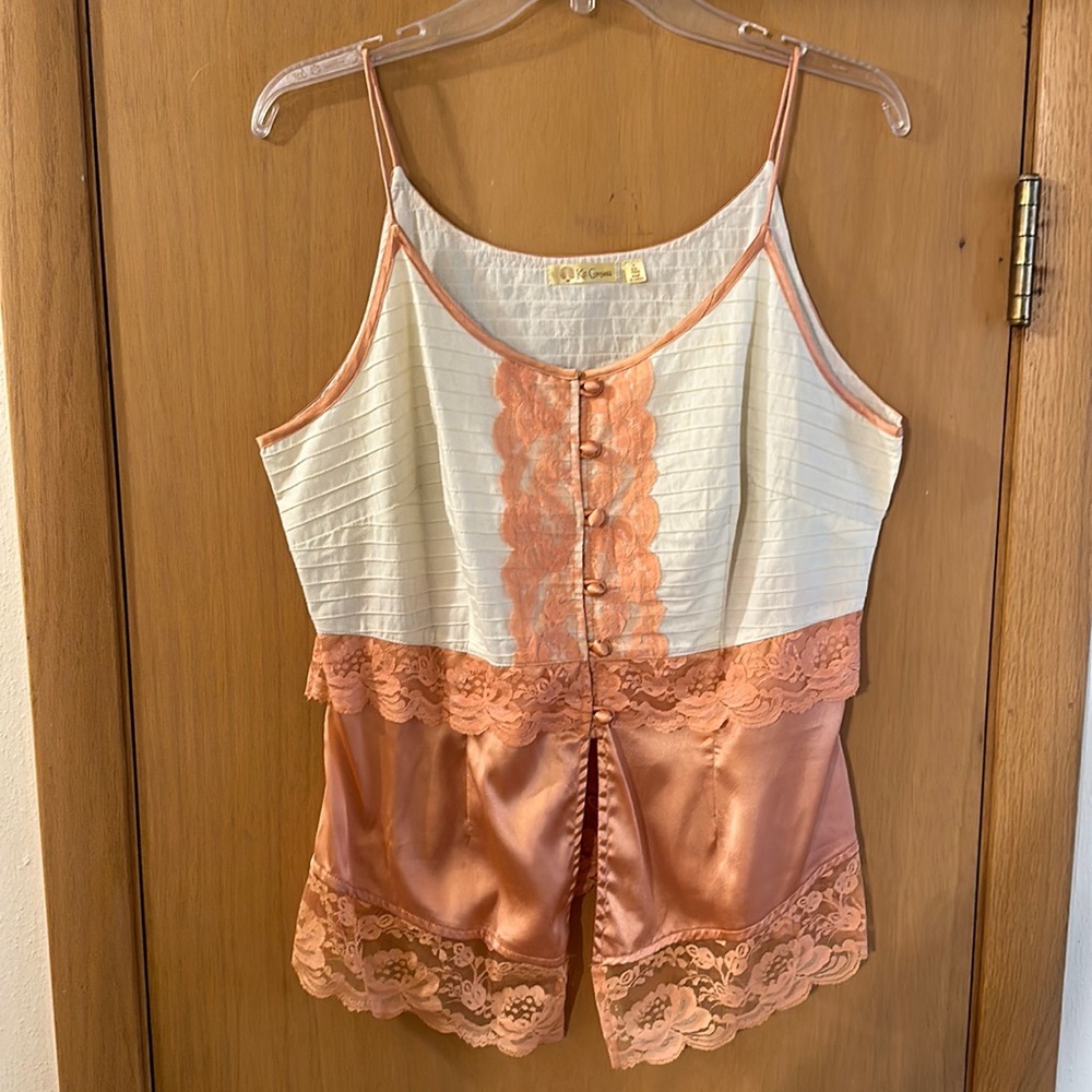 Kit Cornell Women’s Lace Silky Delicate Lingerie Tank Top Coral Cream Size 8